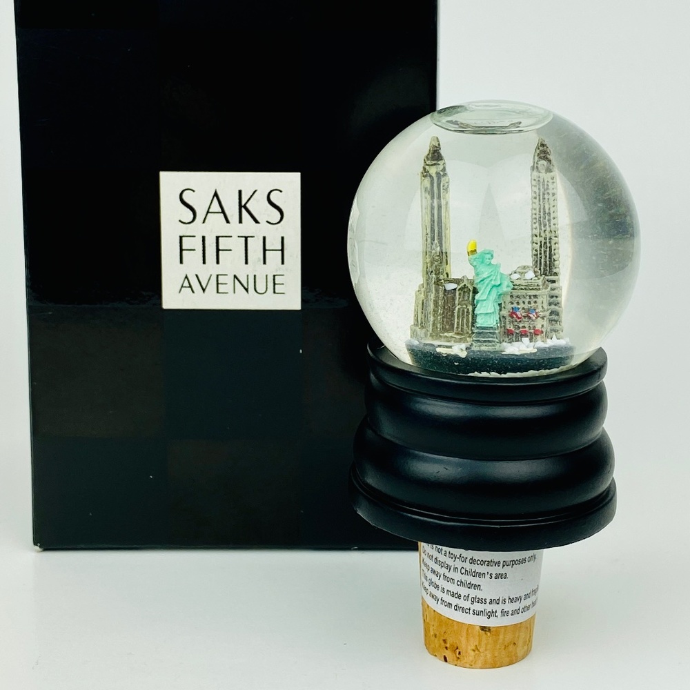 New Saks Fifth Avenue Snow Globe Wine Bottle Stopper Cork, Statue of Liberty NYC